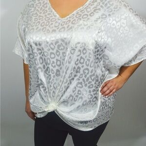 Jodifl Leopard Print Satin White Top Women's 1X Dolman Sleeve Oversized NWT